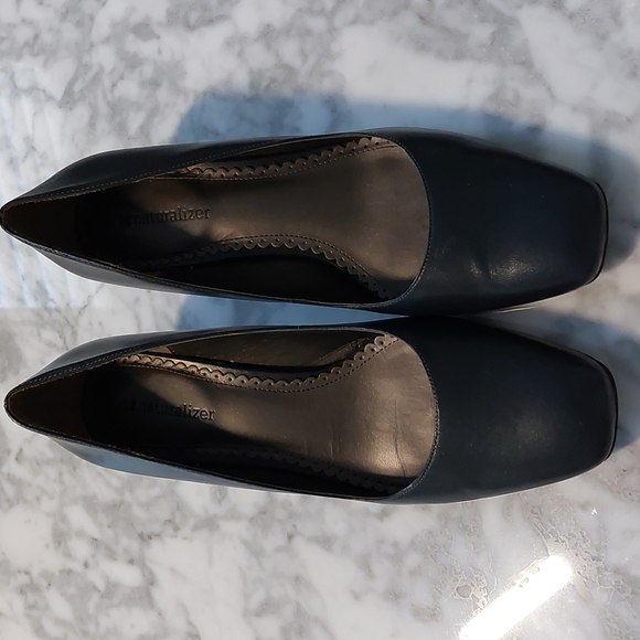 Naturalizer heels in Dark Grey - Picture 6 of 11